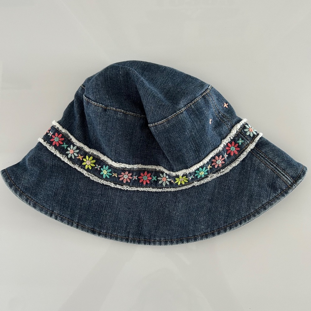 Baby Gap denim bucket hat. Size Toddler 4-5